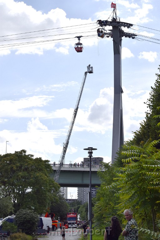 Koelner Seilbahn Gondel blieb haengen Koeln Linksrheinisch P111.JPG - Miklos Laubert